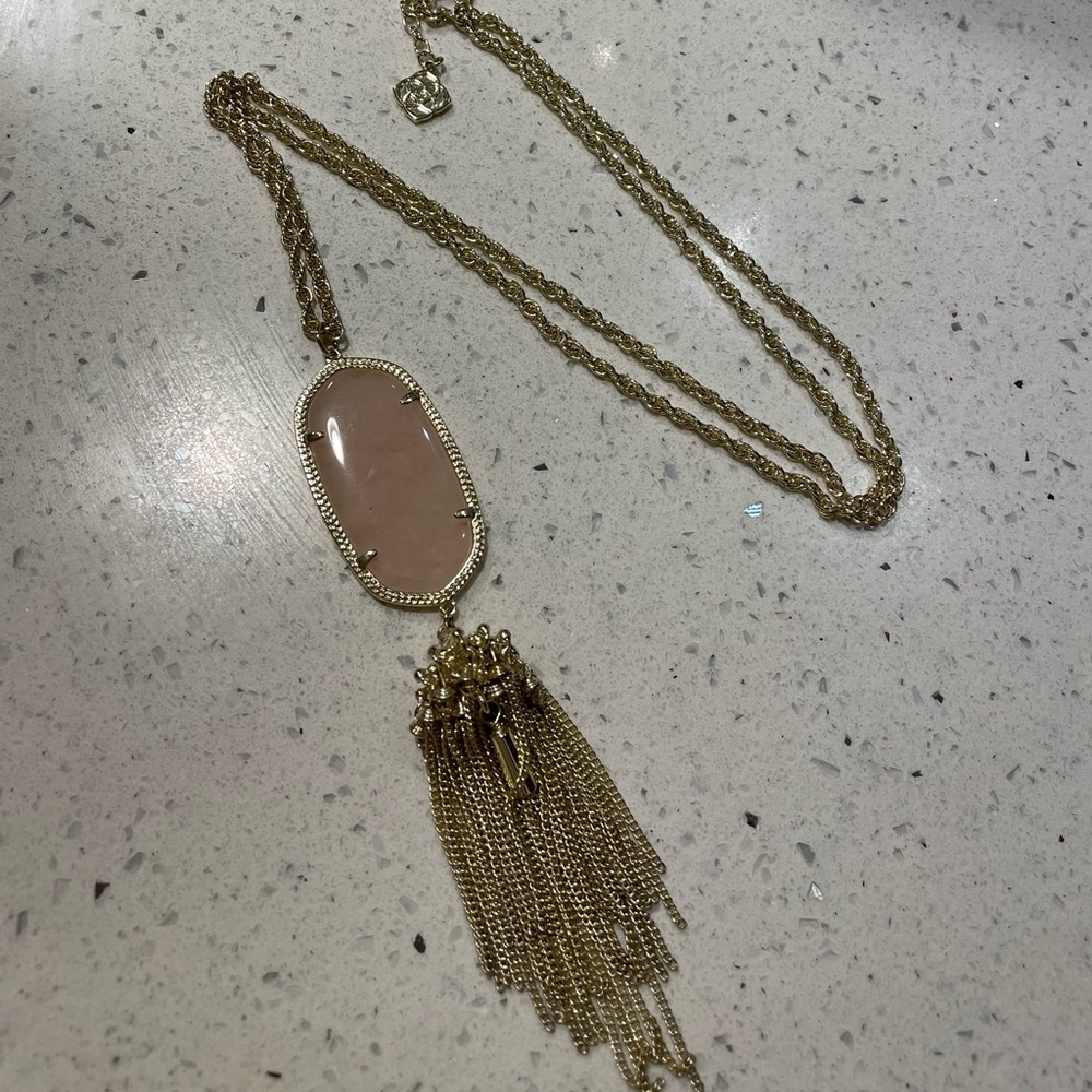Kendra Scott Rayne Necklace in Yellow Gold and Rose Quartz